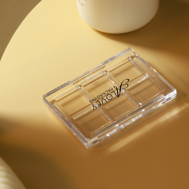 Clear eyeshadow case with 6 color
